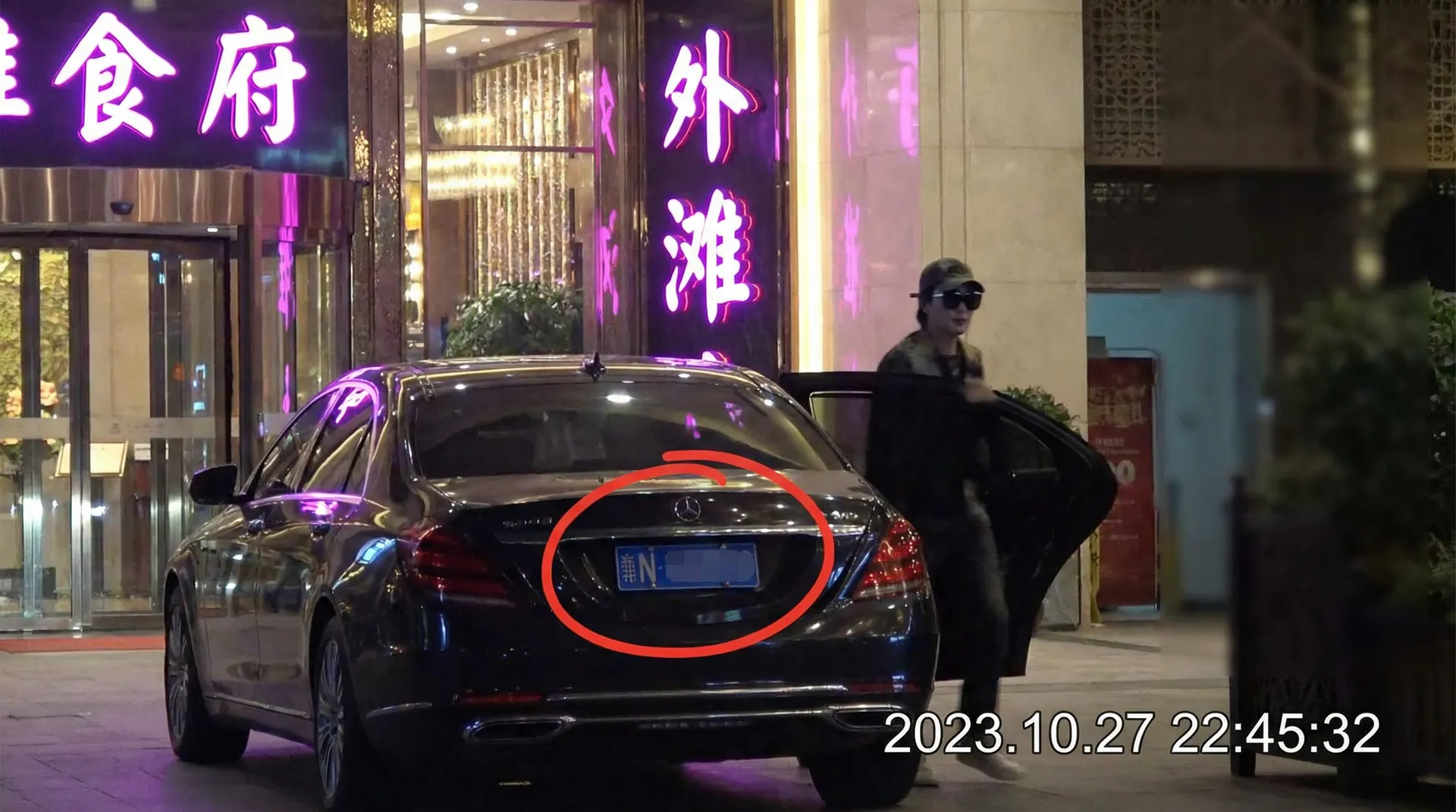 【51cg】51cg官网 - 最新资讯51cg传媒聚集地 - 豪车餐厅外偷拍